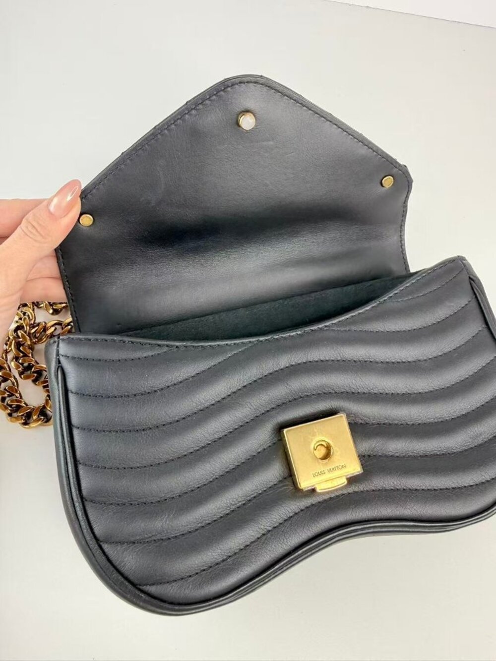 Louis Vuitton new wave chain bag - Picture 4 of 11